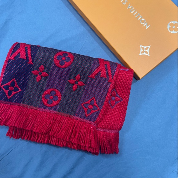 💕Louis Vuitton 💕Women’s Red Logo Scarf - Picture 2 of 4
